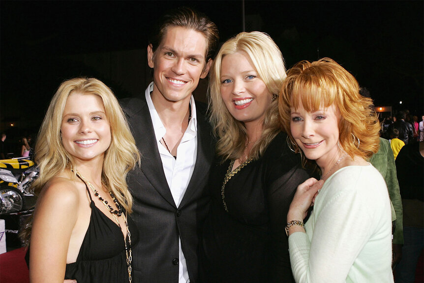 Joanna Garcia, Steve Howey, Melissa Peterman and Reba McEntire pose at the premiere of Twentieth Century Fox' s "Supercross: The Movie" at the Wadsworth Theater on August 15, 2005 in Los Angeles, California.